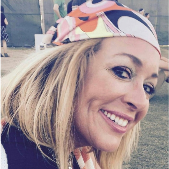 Fashionista. Contemporary Industry Insider. Retailer. Merchandiser… - Picture 7 of 7